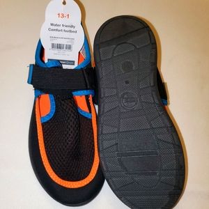 Kids water shoes. Size 13-1